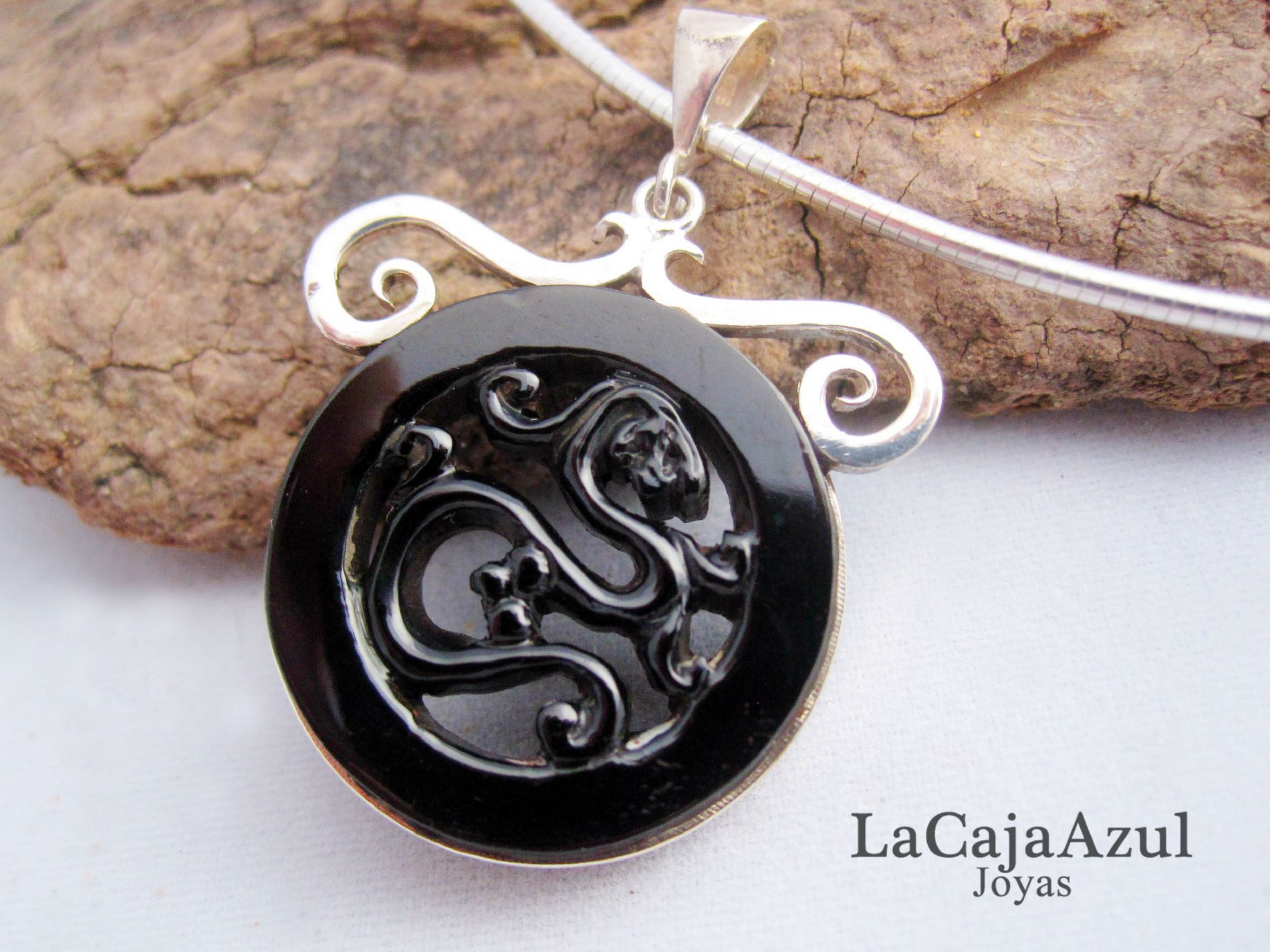 La Caja Azul Azabache